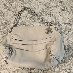 CHANEL Vintage Lambskin Handbag